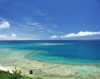沖縄の青い海の写真